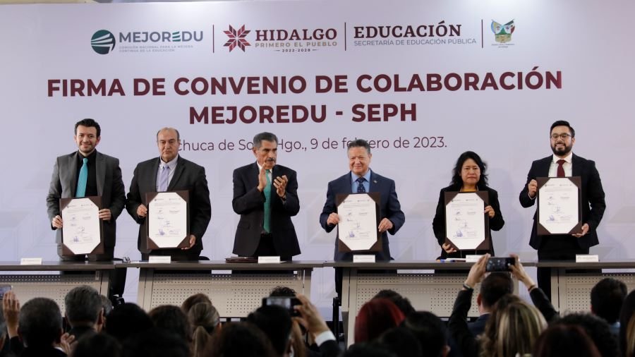 Gobierno de Hidalgo  Pago Bonos Pendientes de Profesores Jubilados por 129 Millones de Pesos con Recursos Propios:JMS