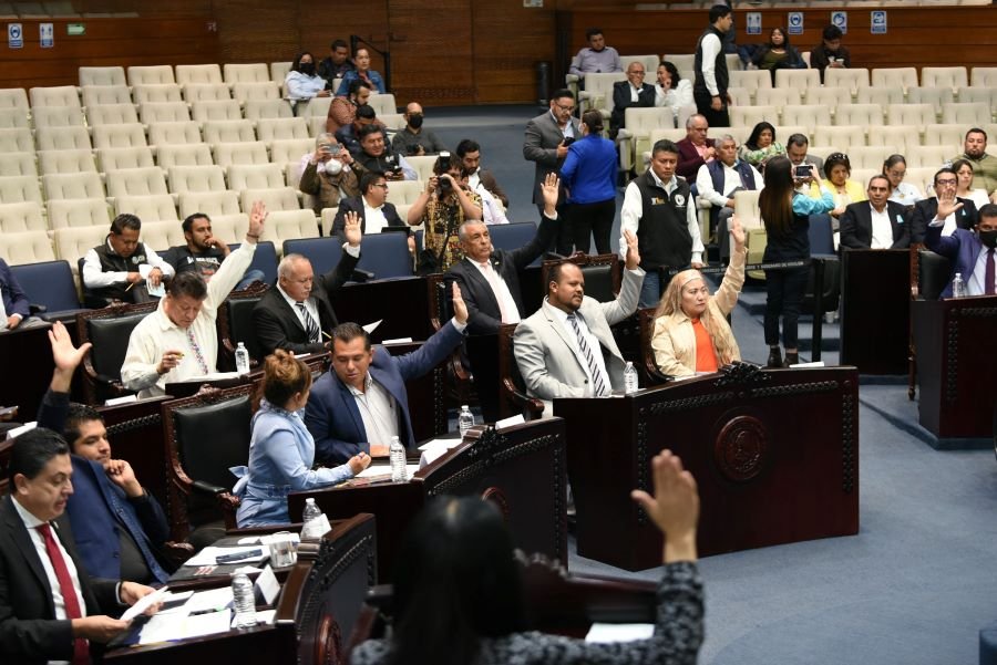 Cambio de Uniformes Escolares Será Por Consenso Previo, Propone Diputado