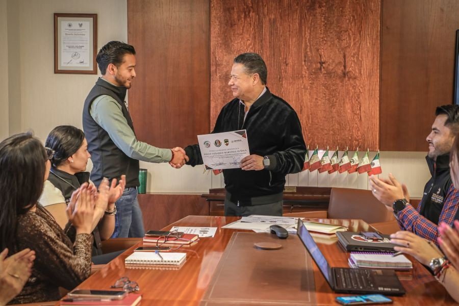 Gobernador Entregó Constancias de Participación a Integrantes de la Secretaría Técnica del Despacho del Gobernador.