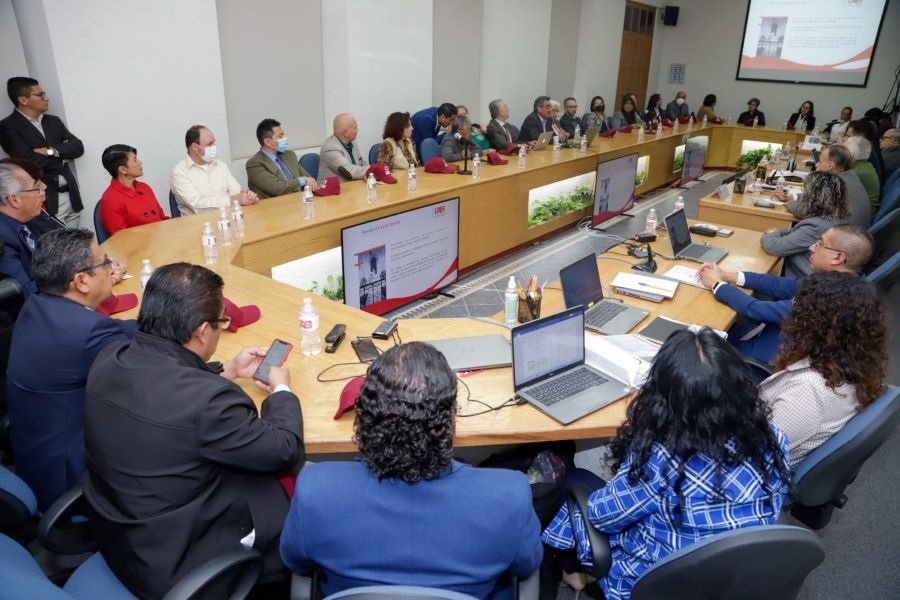 Octavio Castillo comparece ante Junta de Gobierno de la UAEH