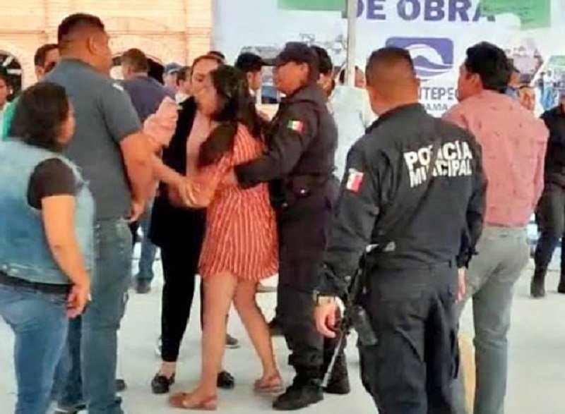 Vecinos Impiden que el Alcalde Inaugure Puente Vehicular San Judas Tadeo, que conecta  Mangas y La Loma