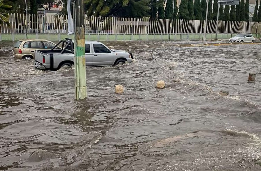 Caos Vial, Pánico y Desesperación Causo la Lluvia en Pachuca y Mineral de la Reforma Este Domingo.