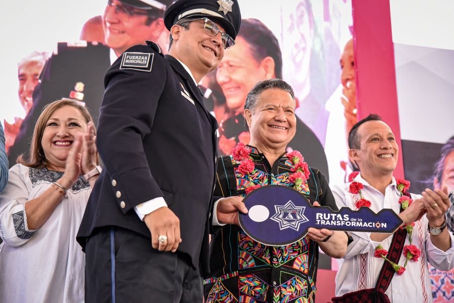 Entrega Menchaca Salazar  Obra Pública por 34 Millones y Apoyos Para El Campo en Santiago Tulantepec y Acaxochitlán