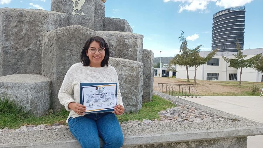 Instituto Nacional de Geoquímica reconoce a egresada Garza por trabajo sobre carbón antracita