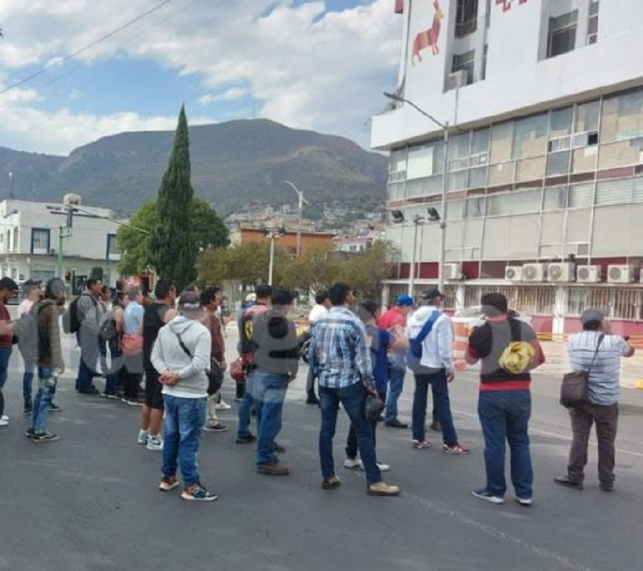 Reciben Mineros de la Compañía Real del Monte en Pachuca  Reciben Pago de 2 Semanas Atrasadas, Les Adeundan Aun Tres
