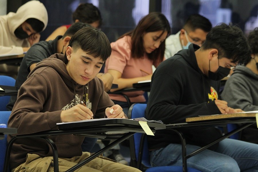 Detonará Sedeco Economía enAspirantes a Medicina de UAEH contestan examen de admisión