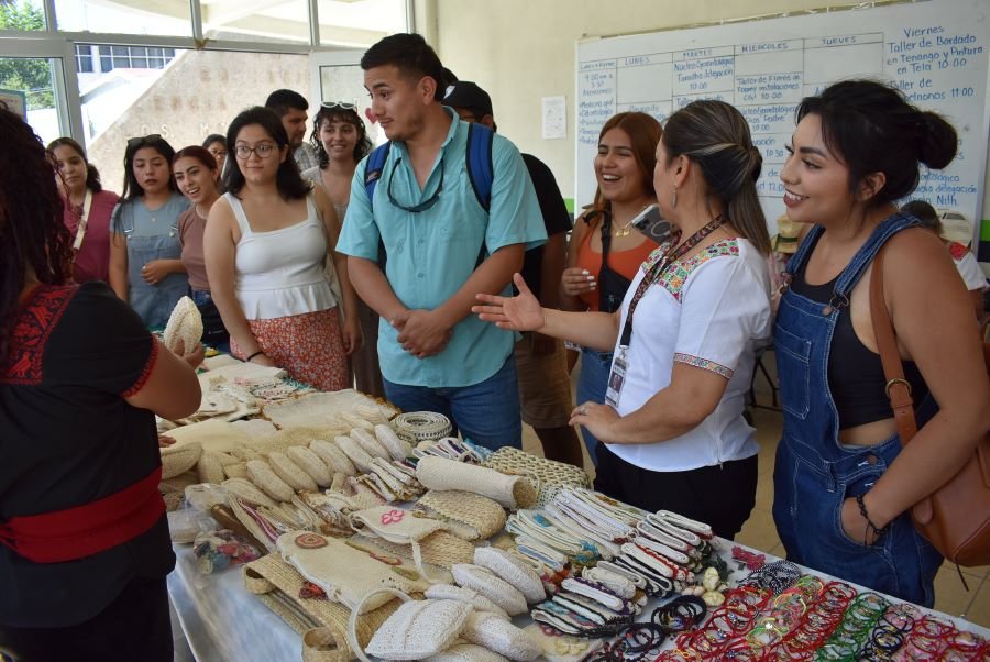 Encuentro Intergeneracional Jóvenes Estudiantes Estadounidenses de Origen Mexicano y Personas de la 3ª  Edad  del del CGI Ixmiquilpan