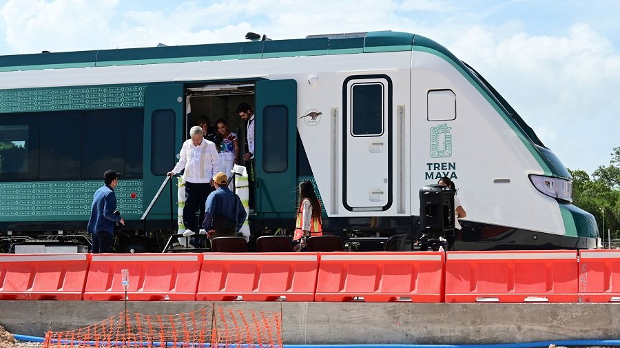 El Presidente Andrés Manuel López Obrador Dio el Banderazo de Bienvenida a Cancún al Primer Vagón Del Tren Maya.
