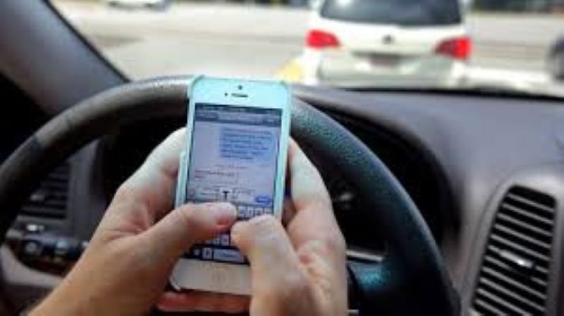 En Las Próximas Vacaciones de Verano Evite Hacer Uso del Celular Mientras Conduce: SICT