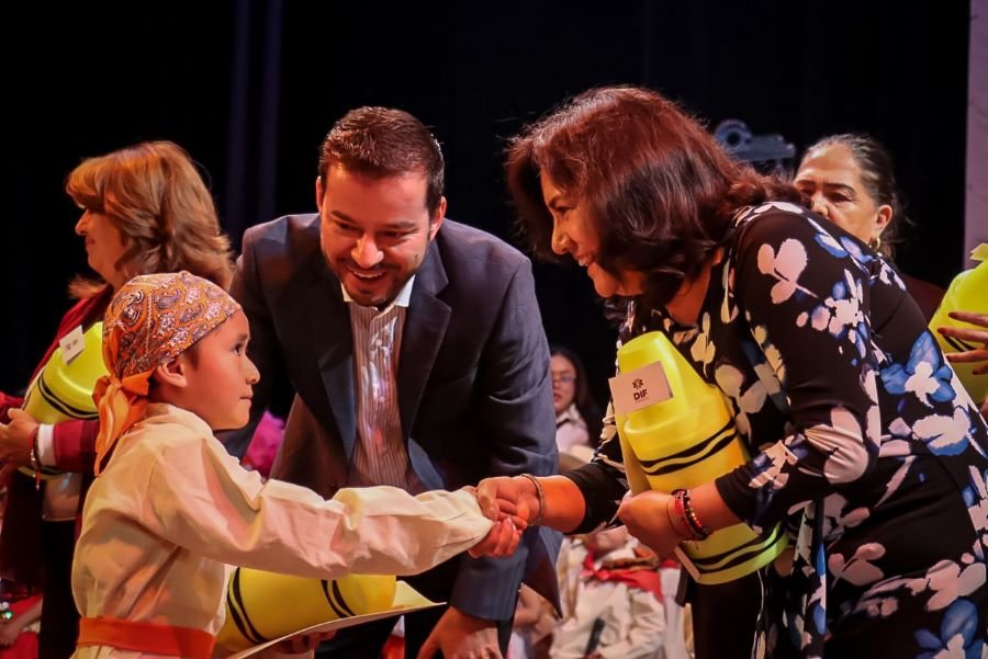 Encabeza Edda Vite ceremonia de clausura de la Generación 2020-2023 de niñas y niños estudiantes de los CAI de Pachuca