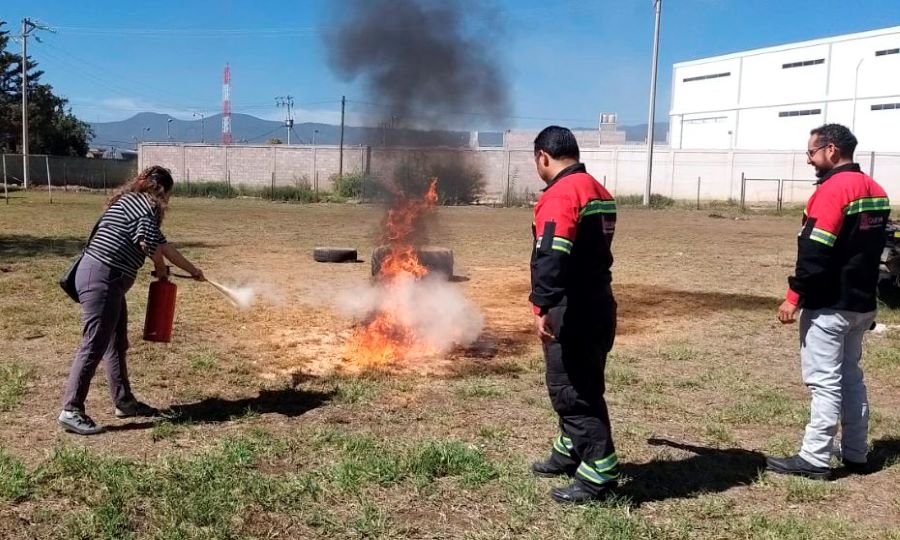 Ferieros de Los Angelitos Fueron Capacitados Para Uso y Manejo de Extintores