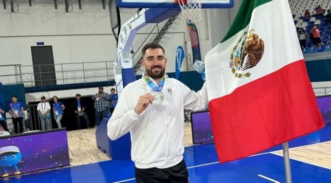 Israel Gutiérrez Se Cuelga La Plata Junto A Los 12 Guerreros En Los Centroamericanos 2023