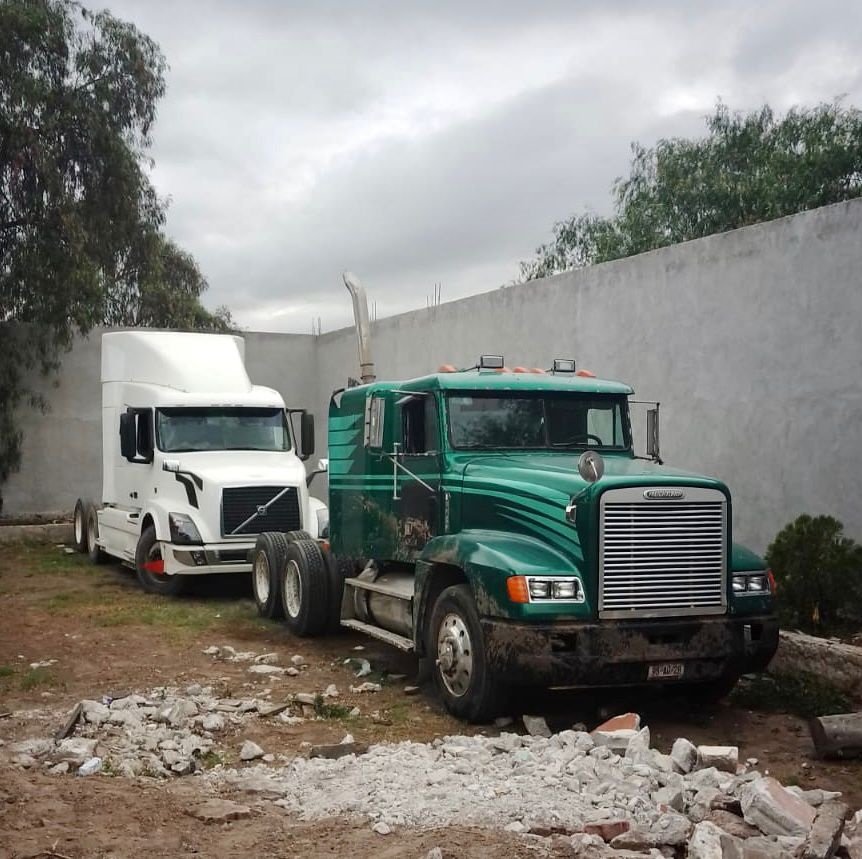 PGJEH Recuperó en Operativo   Tractocamión Freightliner Robado, Confiscó Otro Marca Volvo, Plataforma de Tráiler y una Motocicleta.