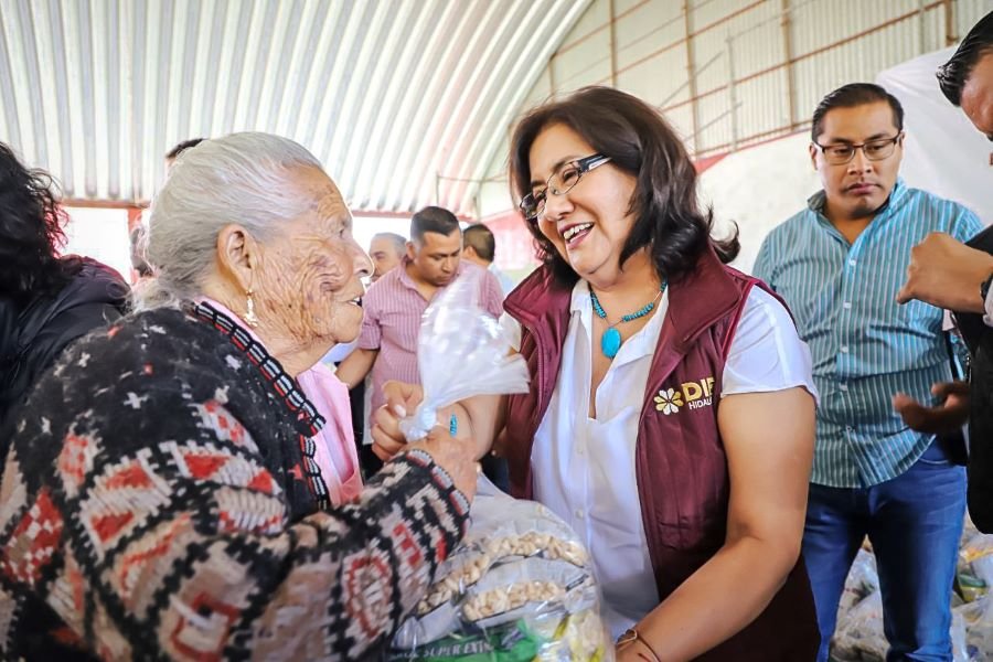 DIF Estatal Lleva Apoyos a la Otomí-Tepehua