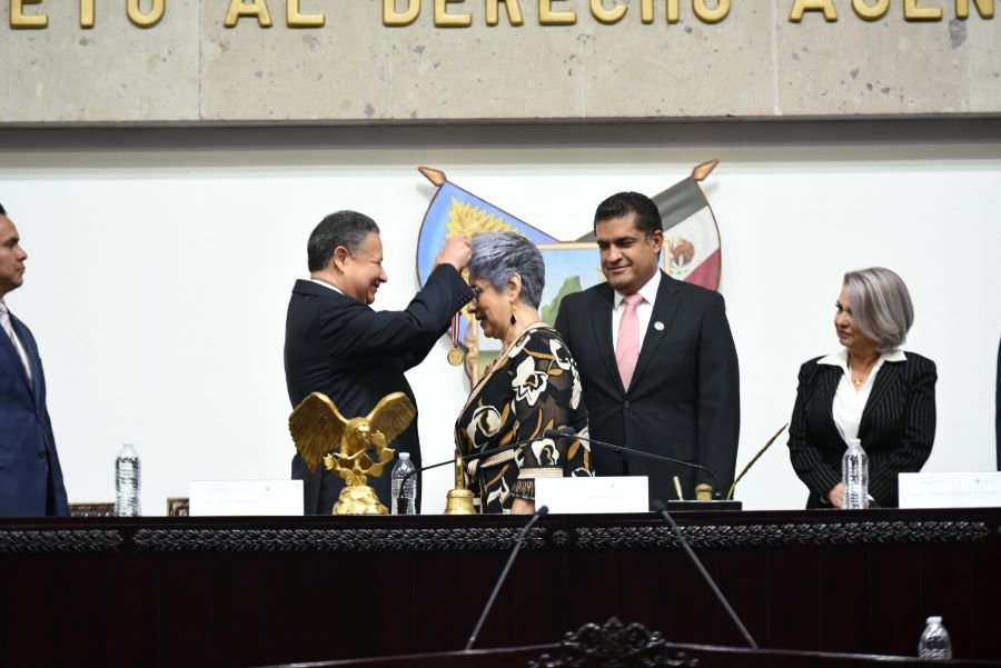 Entrega Congreso de Hidalgo Presea Pedro María Anaya