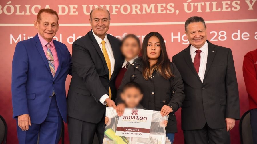 Entrega Gobernador Uniformes, Útiles y Libros de Texto Gratuitos, con una Inversión de casi 27 mil Millones de pesos en el Estado