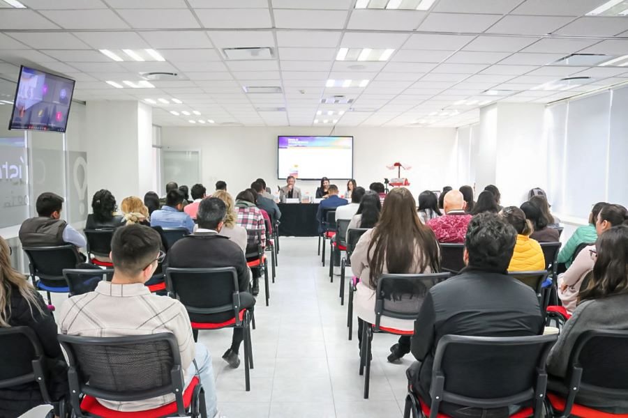 Fomenta CEH la investigación, el análisis y la difusión de conocimiento.