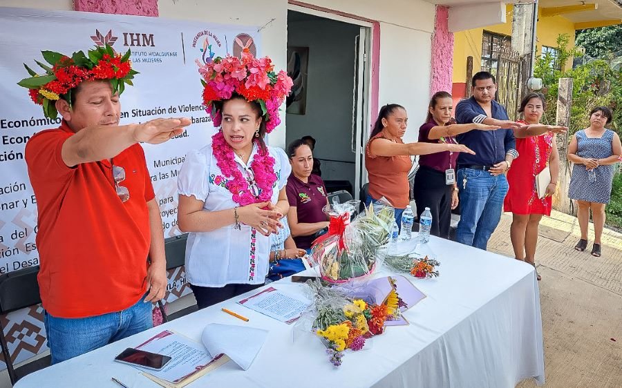 Formalizan Huautla y Xochiatipan Proyectos de Atención a Mujeres