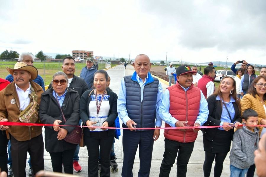 El Edil Jorge Márquez Inauguro Pavimentaciones en los  Barrios Tecocuilco y Atlalpan de Santa Ana Hueytlalpan.