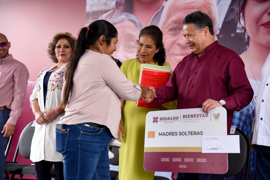 Menchaca Salazar recorre Tasquillo, con resultados y acciones en favor del pueblo