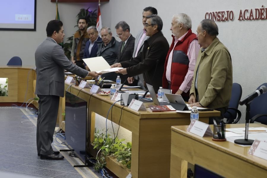 Precandidatos a Dirigir Unidades Académicas Garza Comparecen Ante Junta De Gobierno