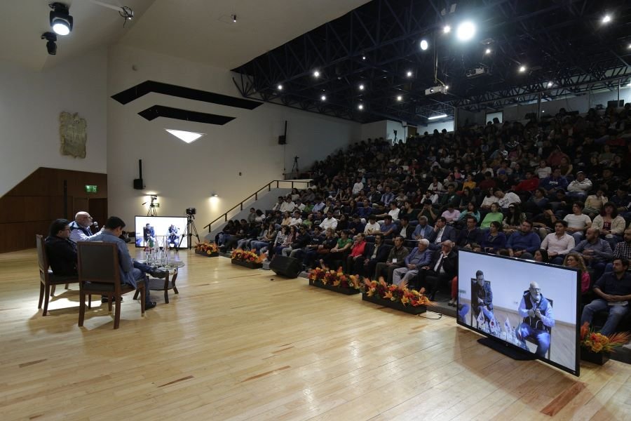 Presentan en FUL 2023 El hombre grande. Adán Augusto López