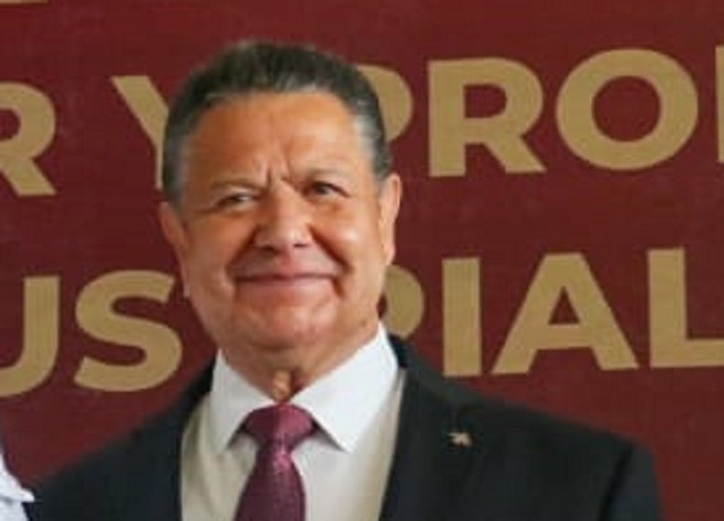 “Se Distribuirán libros de texto en Hidalgo. todas las opiniones se respetan, pero lo primordial es tener un mejor desarrollo humano” Julio Menchaca