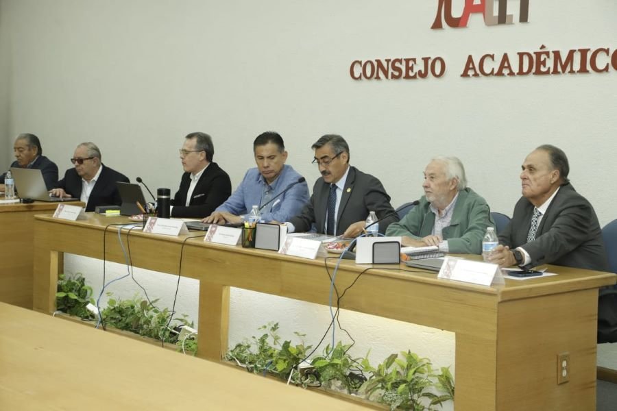 Entrega la Junta de Gobierno UAEH Constancias de Candidatura a Aspirantes a Director