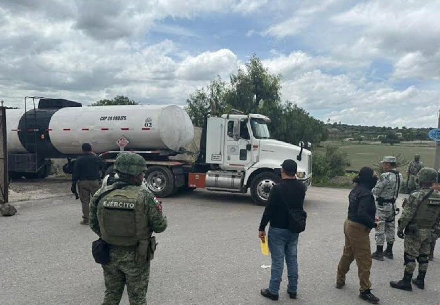 Guardia Nacional y SEDENA aseguran maquinaria para extraer huachicol en Atotonilco de Tula