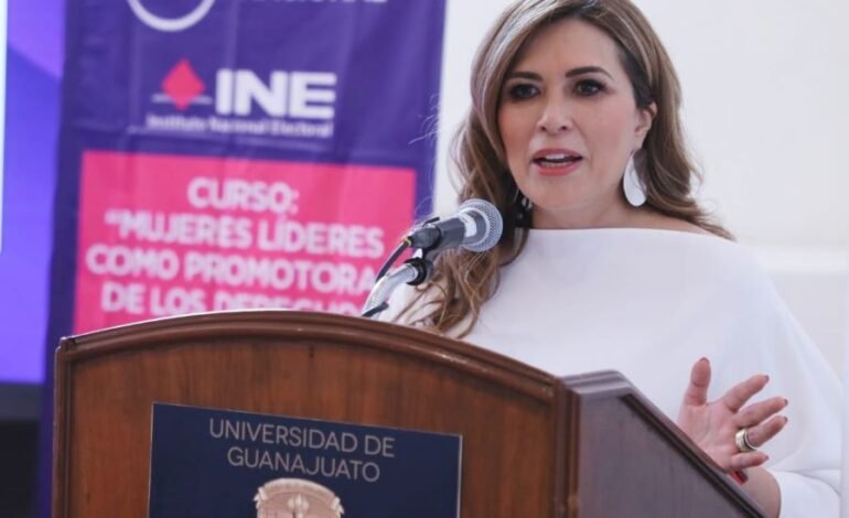 El INE y la Colectiva 50+1 capacitan a mujeres en Guanajuato