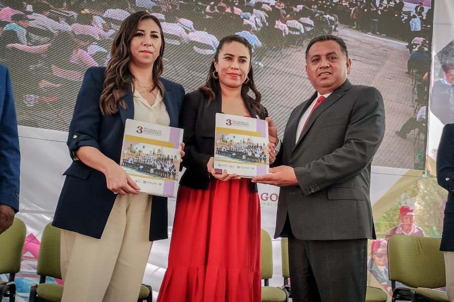 En Representación del Ejecutivo estatal, Simey Olvera Acudió al Tercer Informe de Actividades de Santiago de Anaya