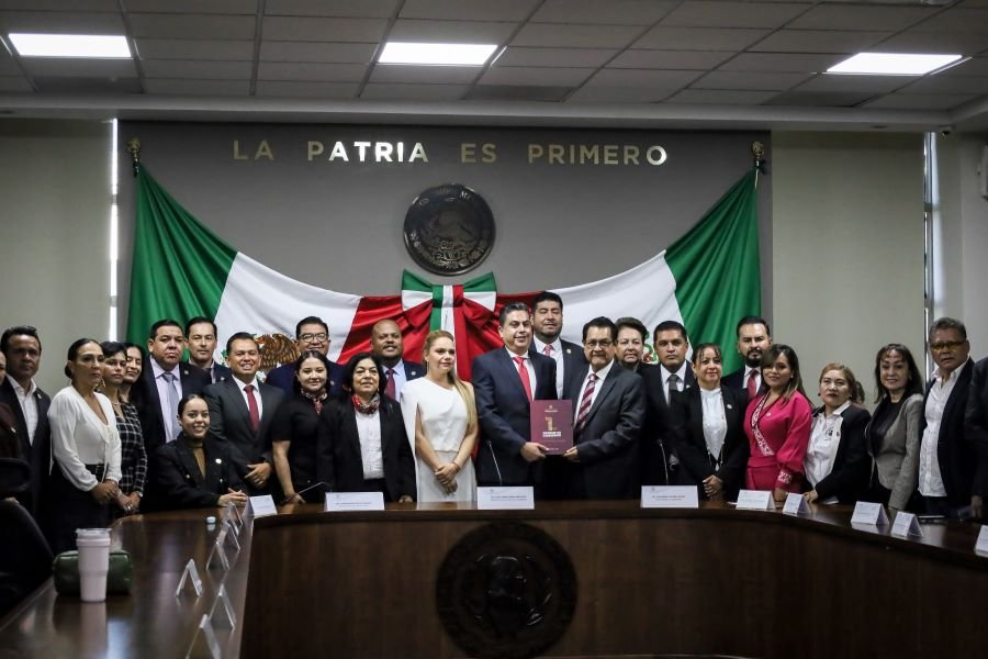 Entrega Olivares Reyna el Primer Informe de Gobierno en el Congreso del Estado