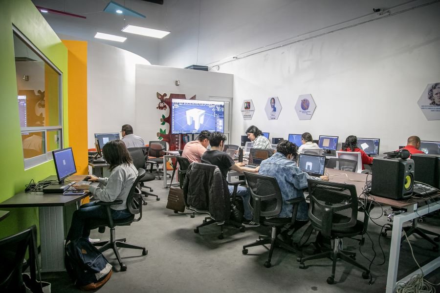 Orientan a Comunidad Artística y Cultural Para Trámites Ante el SAT