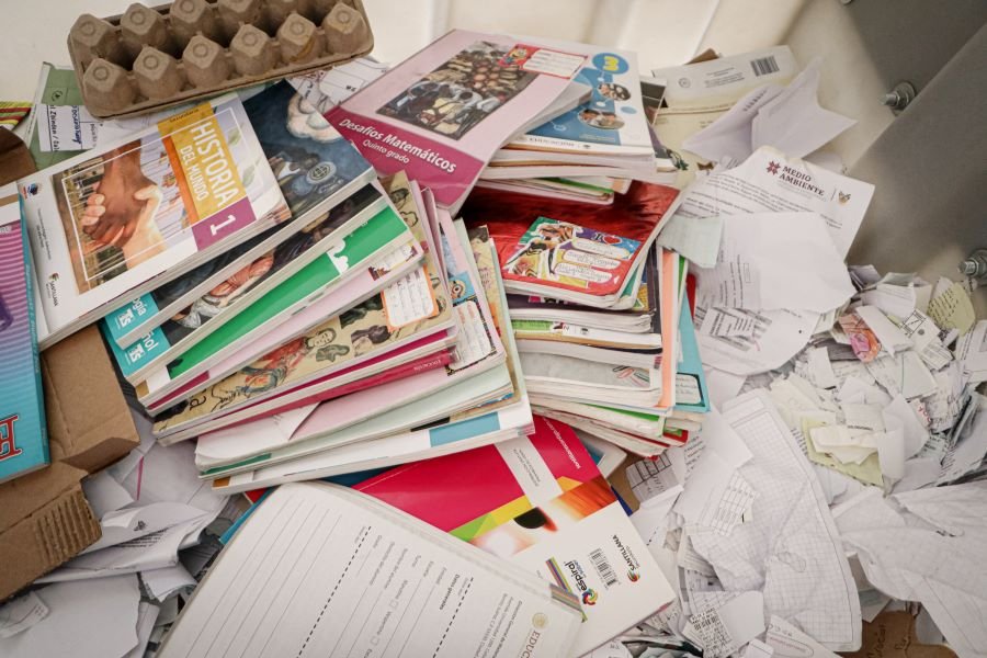 Rebasan Meta En Acopio de Papel, Cartón y Electrónicos