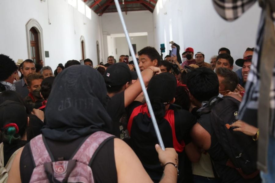 La Manifestación del IA no fue Pacífica, los Estudiantes Acudieron con Palos y Tubos: UAEH