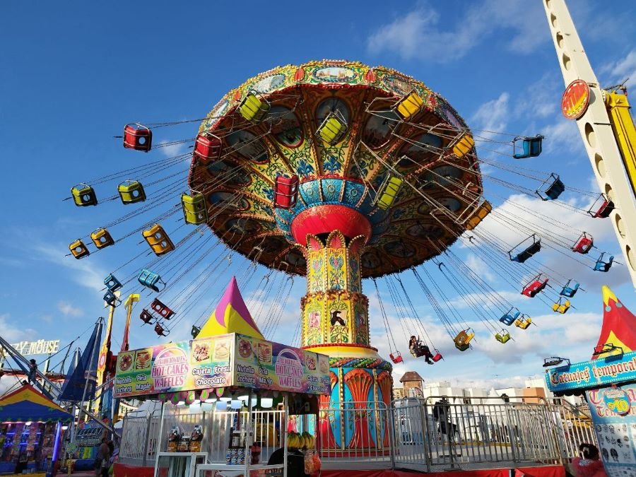 Diversión y Seguridad Para Chicos y Grandes en la Feria que Late Con Orgullo