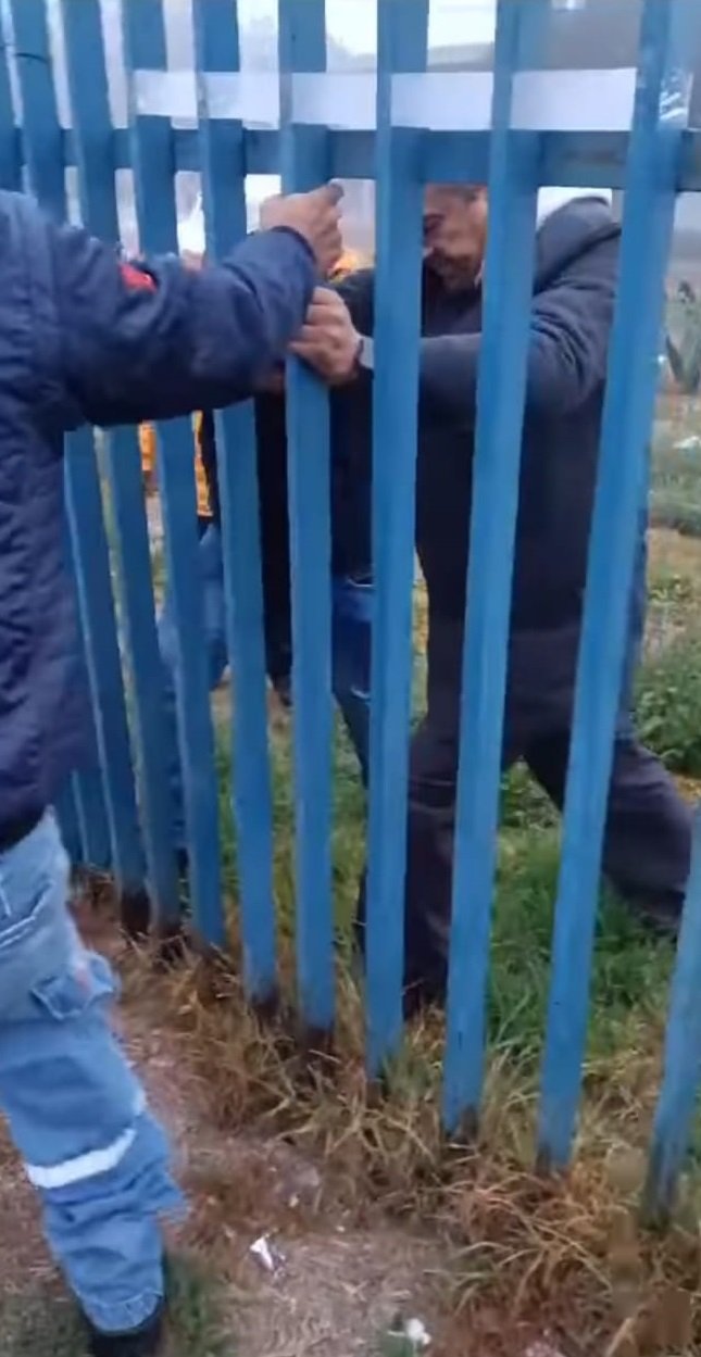 El Director del ICSa, Apoyado Por Personal de la Universidad Derribaron Rejas del Plantel Para Evitar Otro Paro