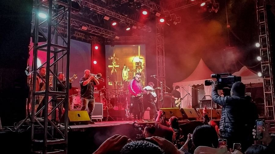 El Gran Silencio Hizo Vibrar a Miles, Con su Característico Style