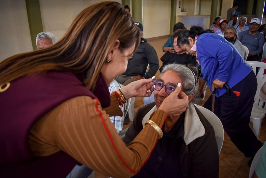 Entrega IAAMEH Prótesis Dentales y Lentes Para Mejorar Vida de Personas Adultas Mayores