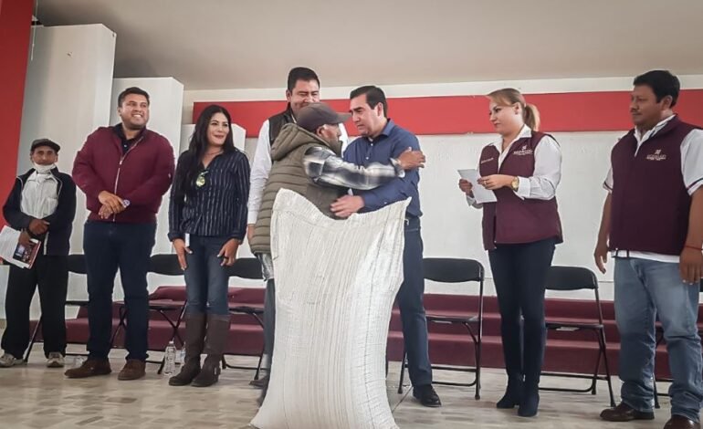 Saderh Entrega Fertilizante, Avena y Maíz a Productores de la Región de Tula de Allende