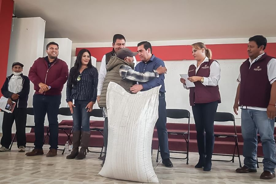Saderh Entrega Fertilizante, Avena y Maíz a Productores de la Región de Tula de Allende