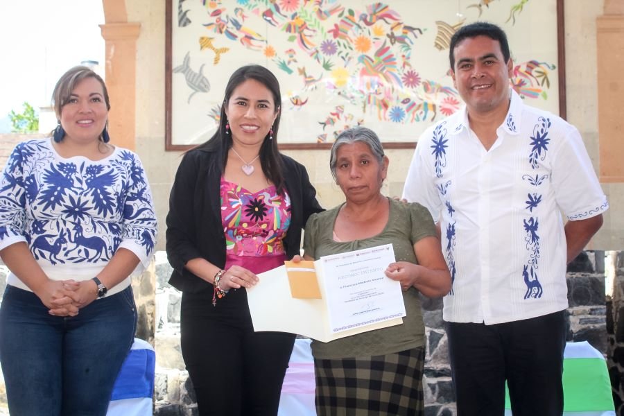 Reciben Premios Económicos de Fonart 47 Ganadoras del Concurso de Bordados
