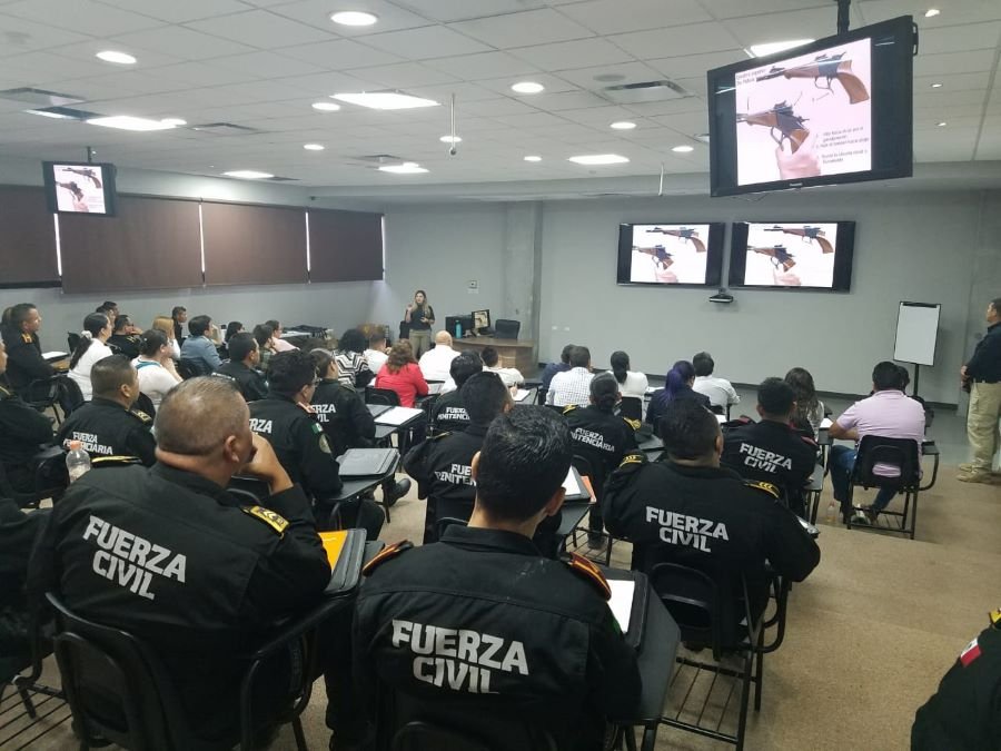 Peritas y peritos de la PGJEH, se prepararon en identificación de armas de fuego y explosivos, con sede en Nuevo León