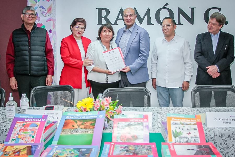 Reconoce SEPH a docentes que participaron en elaboración de Libros de Texto Gratuito