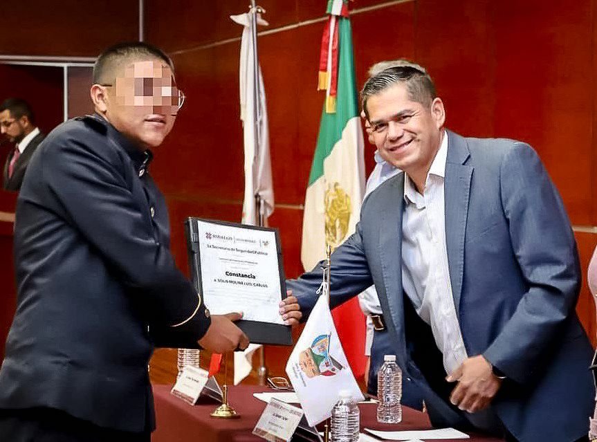 Toman protesta Cadetes Que Egresaron del Instituto de Formación Profesional Ante Secretario de Seguridad Pública