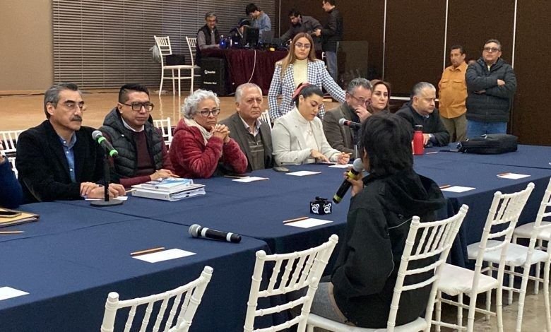 Llegan a Acuerdos el Rector Octavio Castillo con Alumnos del Instituto de Artes