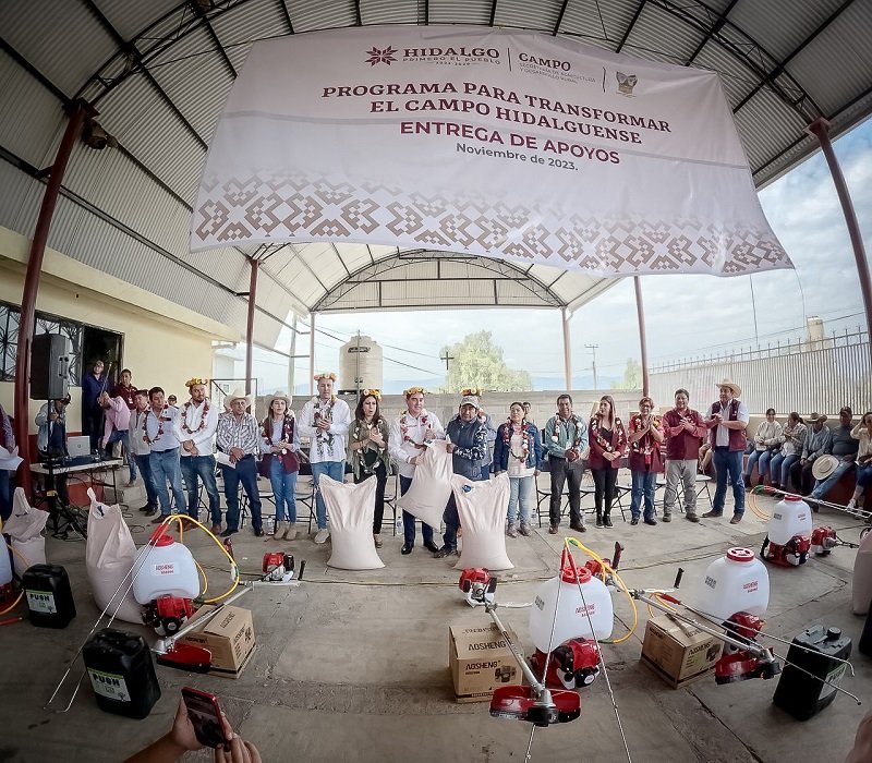 Entregan Equipo Agrícola y Paquetes de Conejos a Productores de Diferentes Municipios