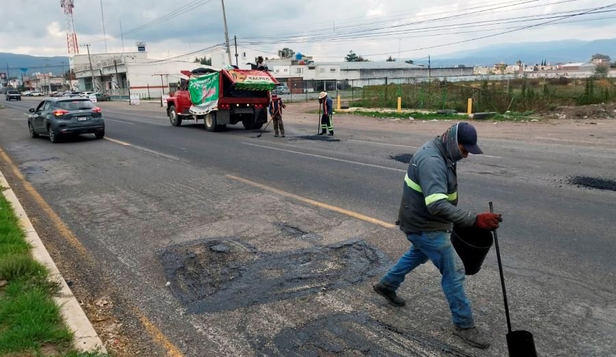 Gobierno Municipal de Tulancingo Realiza Bacheo en Tramos Carreteros Federales y Estatales