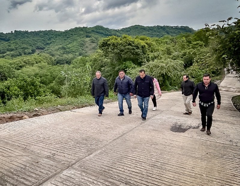 Supervisan obra en Jaltocán