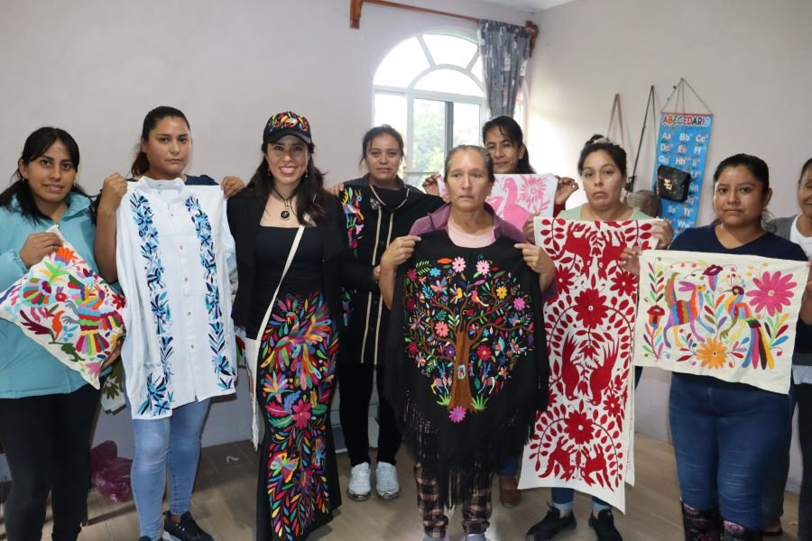 Simey Olvera Supervisó Talleres Artesanales en Tenango de Doria